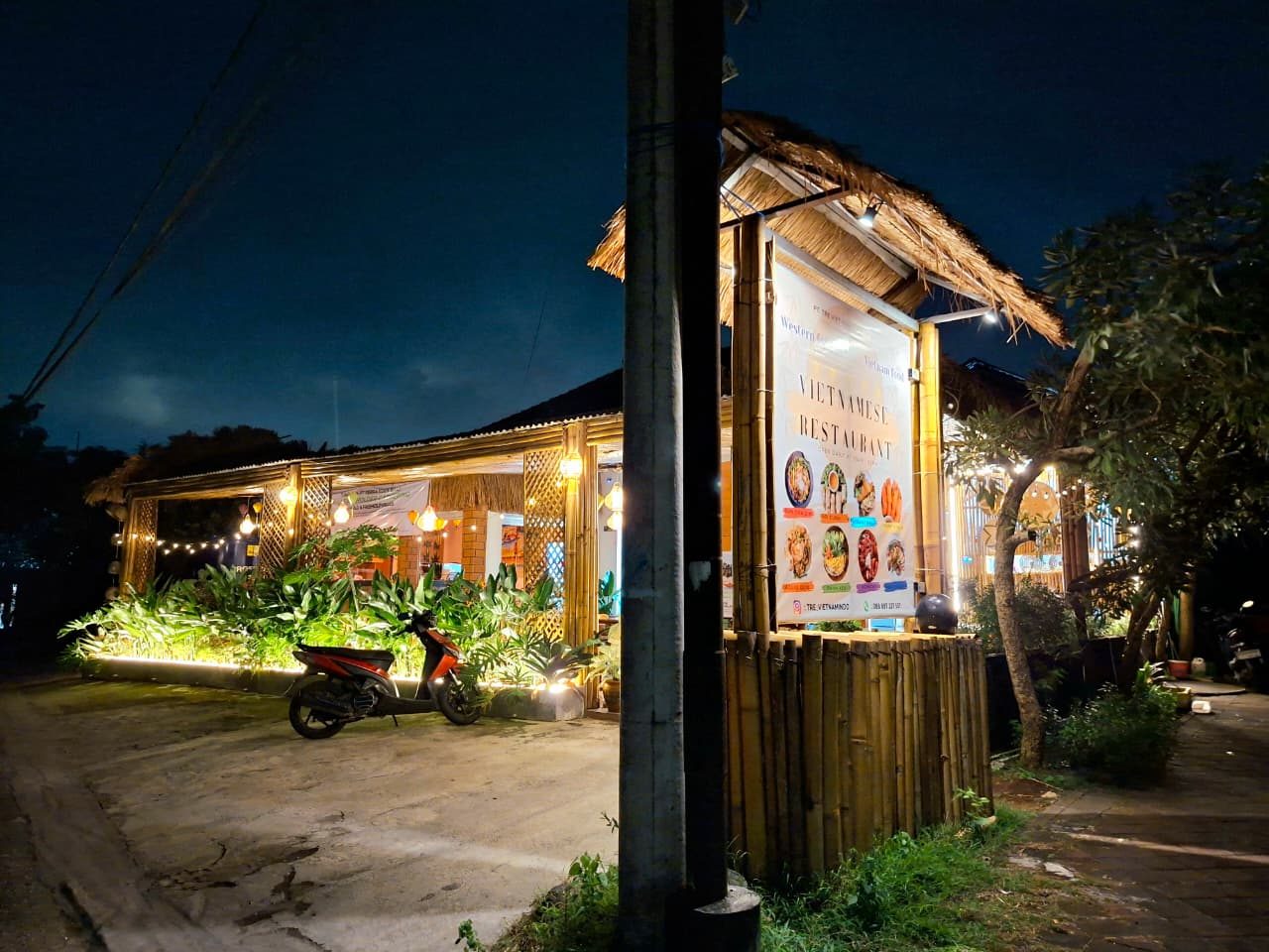 Tre Việt Nam Kutuh at night — the bamboo pavilion